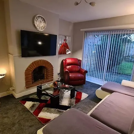 Stunning Holiday Home. Free Parking. Manchester Exterior photo
