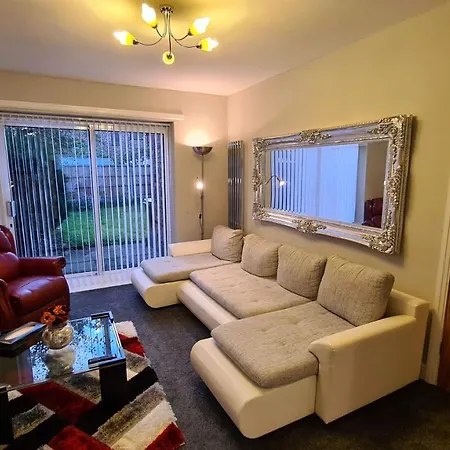Stunning Holiday Home. Free Parking. Manchester Exterior photo