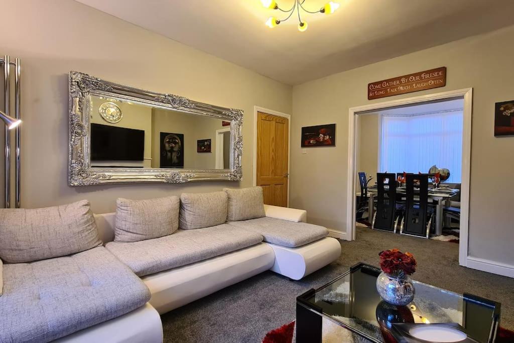Holiday home Stunning Home. Free Parking. Manchester