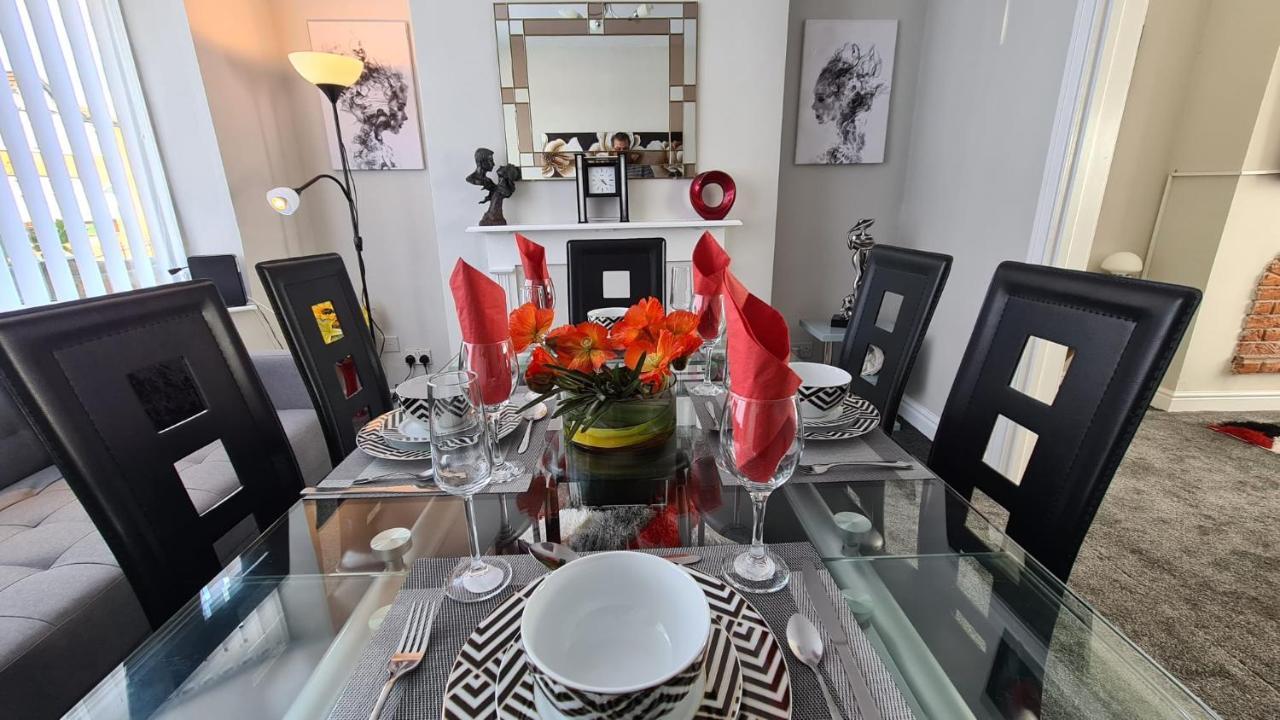 Stunning Home. Free Parking. Holiday home Manchester